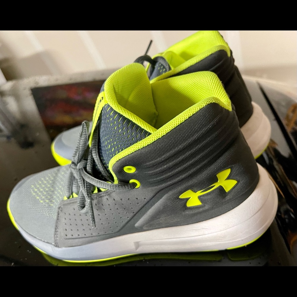 Under Armour boy’s tennis shoes